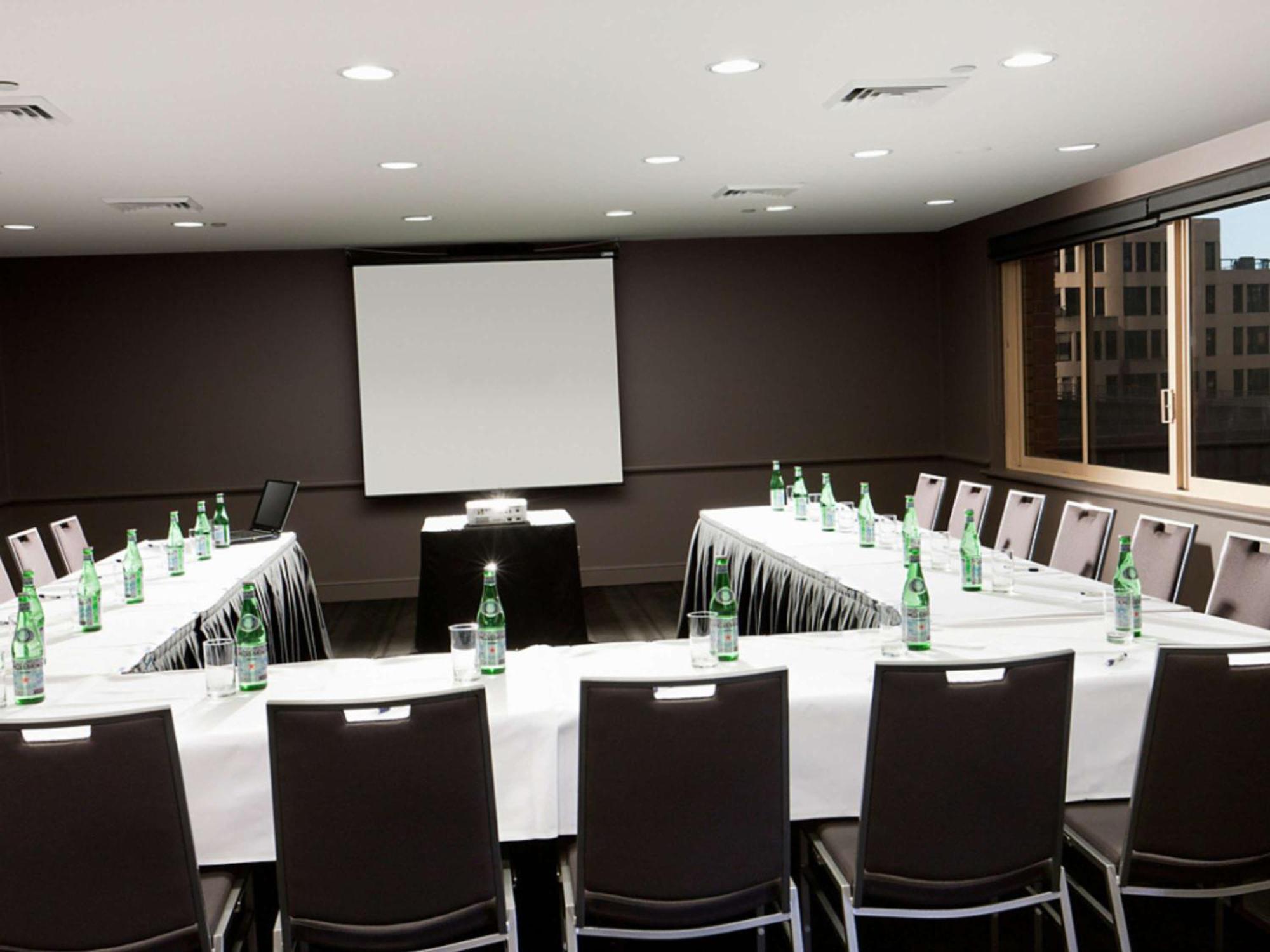 The Sebel Quay West Suites Sydney Exterior foto Meeting room