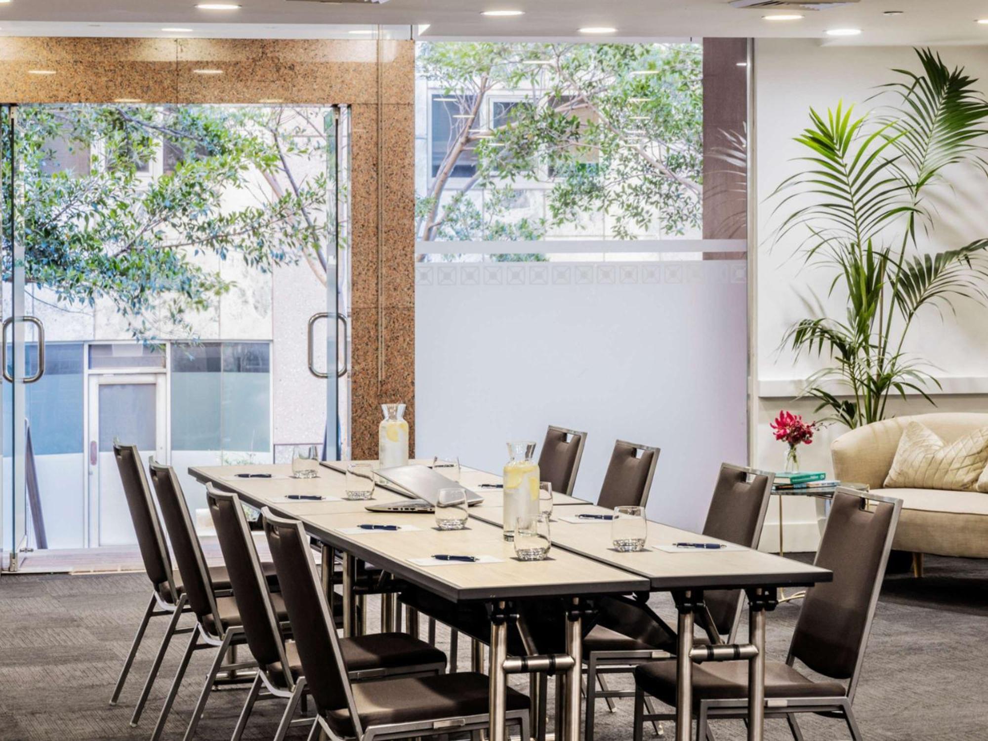 The Sebel Quay West Suites Sydney Exterior foto Meeting room