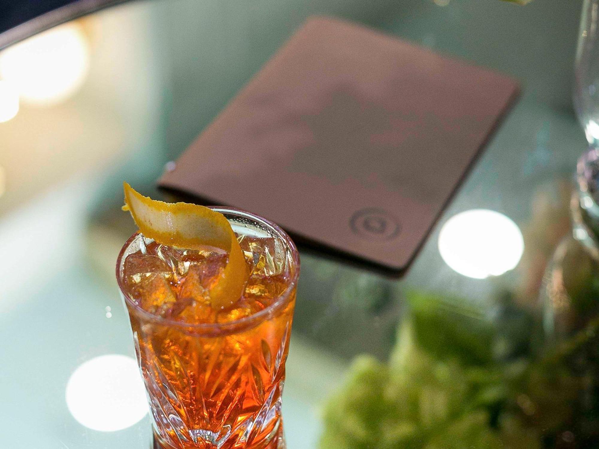 The Sebel Quay West Suites Sydney Exterior foto A Negroni cocktail