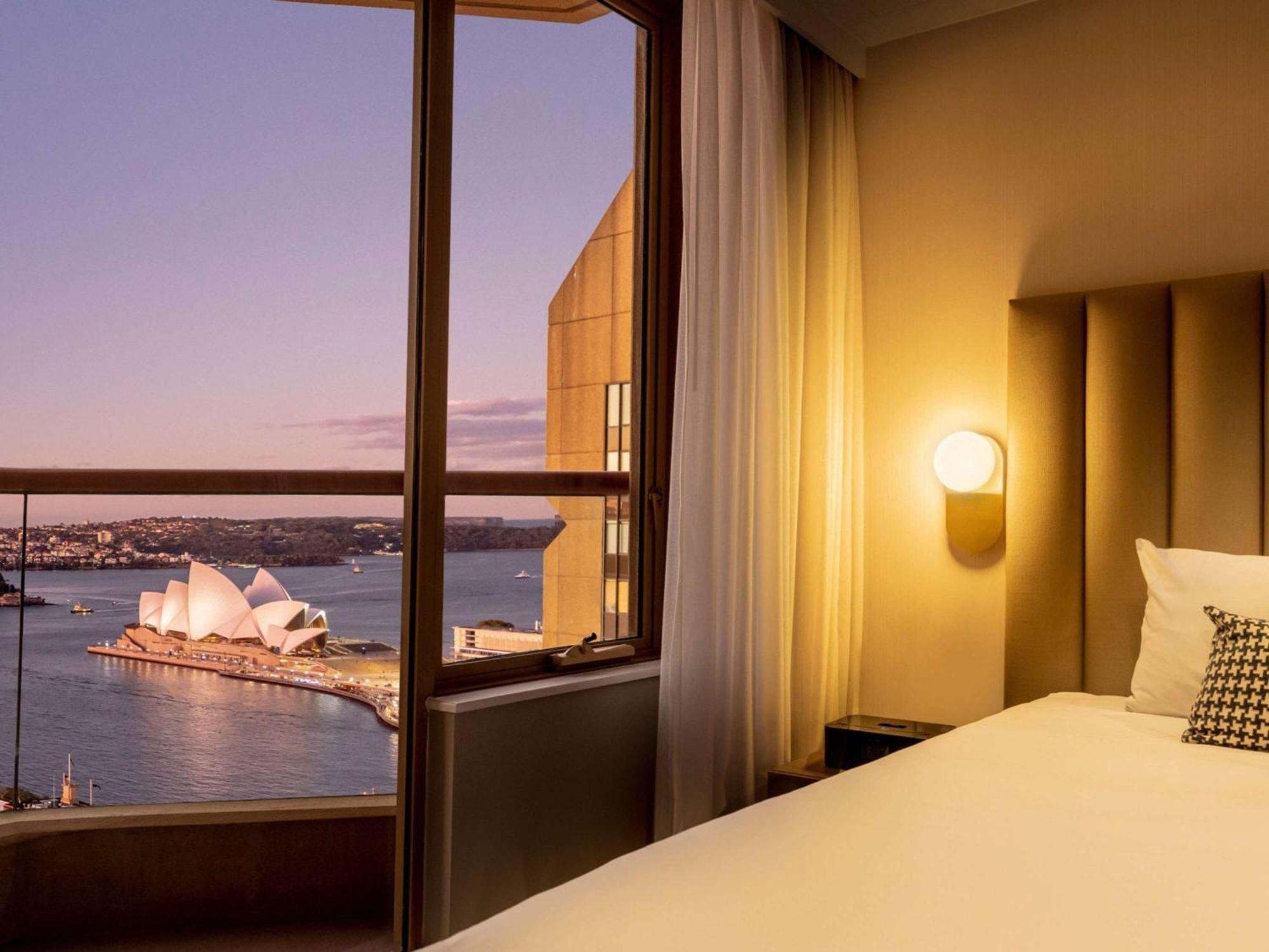 The Sebel Quay West Suites Sydney Exterior foto A view of the Sydney Opera House from a suite at the Pan Pacific Sydney