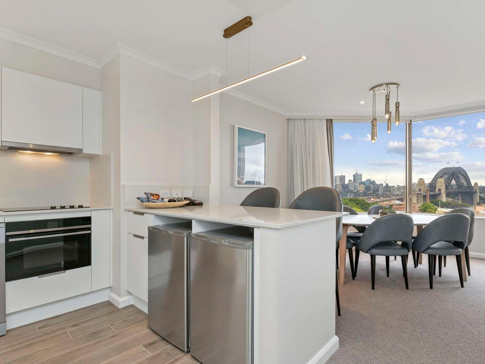 The Sebel Quay West Suites Sydney Exterior foto A kitchen in a typical apartment
